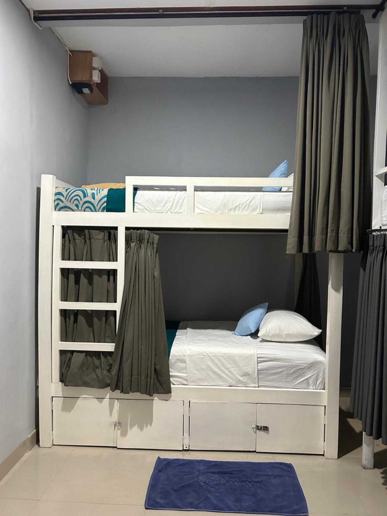 Ambat Blue Waves Hostel Amed מראה חיצוני תמונה